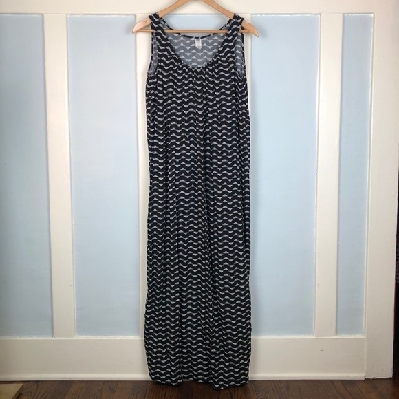 Old Navy Black & White Maternity Maxi Dress - Picture 1 of 3